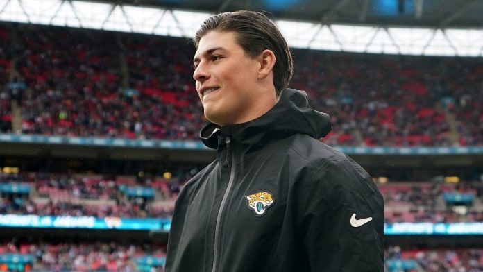 LOUIS REES-ZAMMIT: Jacksonville Jaguars Firma ex estrella de Rugby a la lista activa
