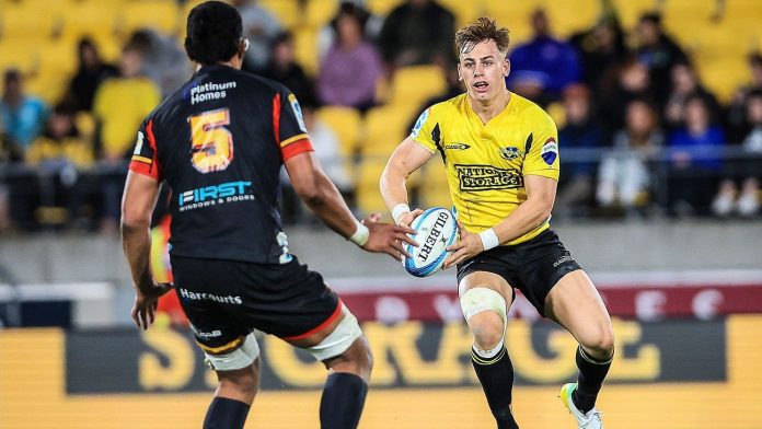 El entrenador de los All Blacks, Robertson, le da al amor una oportunidad contra Francia
