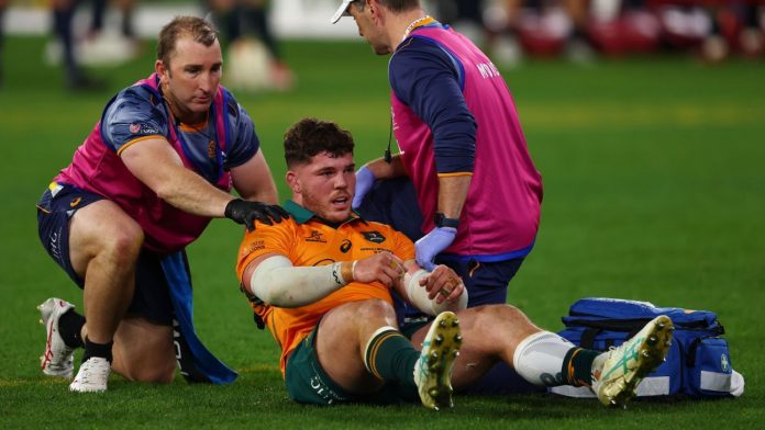 El objetivo de 'abuso en línea' de Carlo Tizzano de Wallabies después del incidente de Jac Morgan
